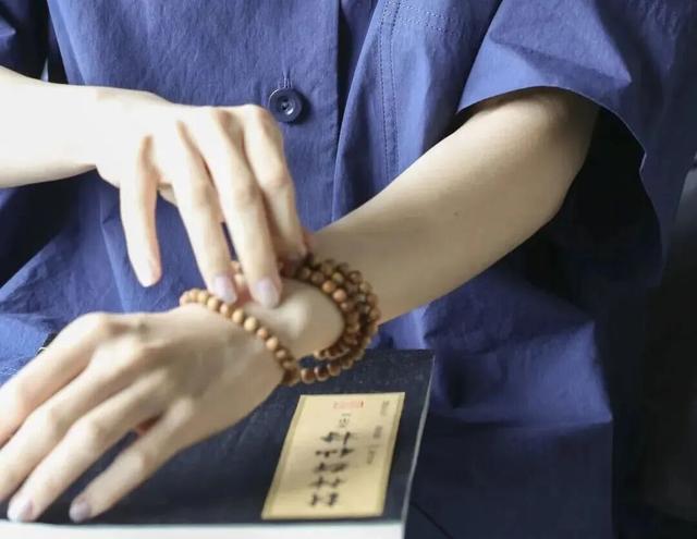 真不懂	，为啥现在的明星和有钱人都偏爱这个“烂木头”？