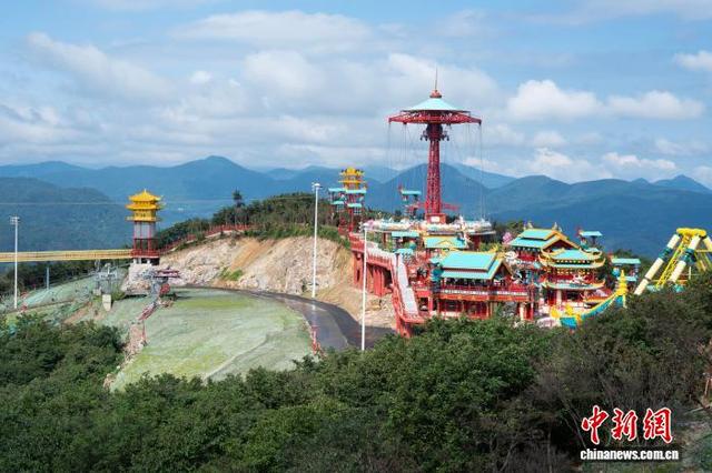 （活力中国调研行）浙江安吉仙侠小镇：让游客“一秒穿越”