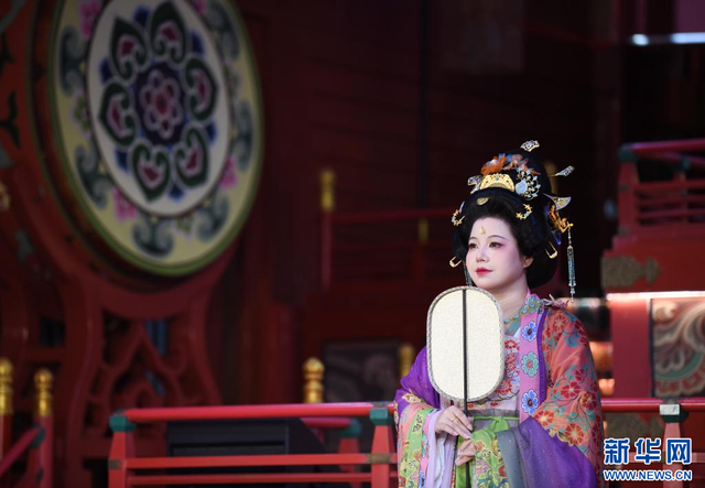 西安：汉服展演引客来
