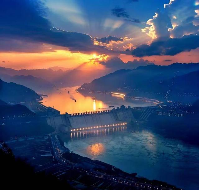 壹点号·热评｜逆向旅游，在“边缘城市”寻找最真实的烟火