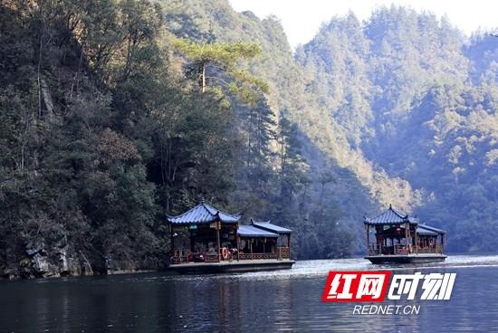 张家界市武陵源区：冬游宝峰湖 乐享山水间（组图）