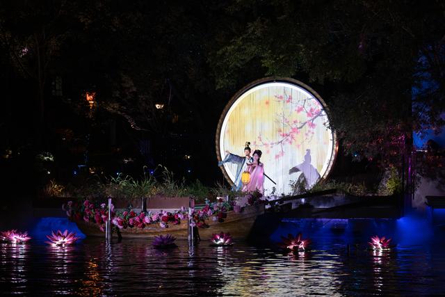 江苏无锡：夜经济点亮古运河