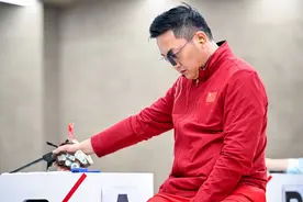 一个“转身”成了冠军——从遍布荆棘的人生到残奥会的卓越之巅图片