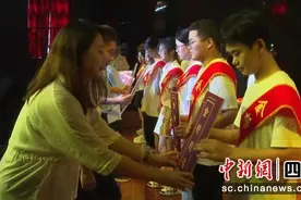 自贡：对口帮扶献爱心 情暖优秀学子图片