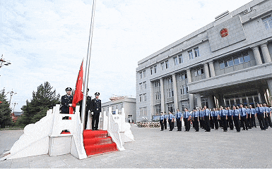 踏峰逐梦庆华诞 冷极检察花式告白祖国