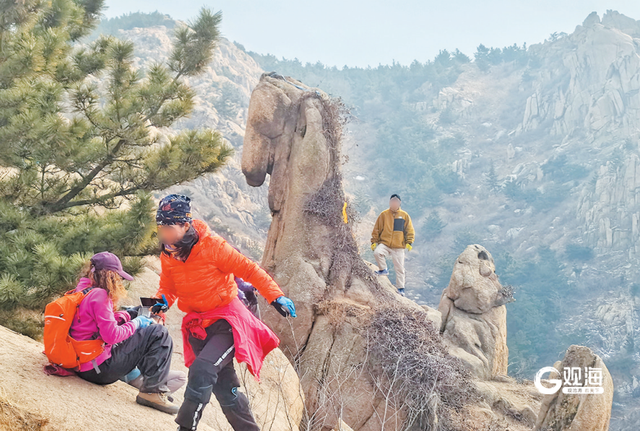 山间“未开放区域”成了“热门景点”，“神马石”爆红背后有隐忧