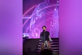 杜德伟成都演唱会现场飙四川话  粉丝直呼“说得很溜”图片