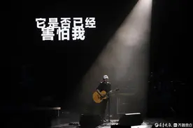 燃！摇滚界“老炮”崔健在泰山大剧院火热唱响图片