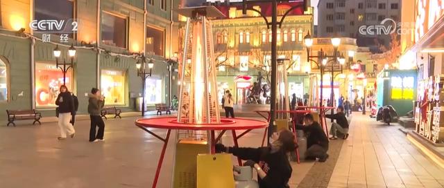 火炉上街、防滑升级 “尔滨”宠客“暖”举措激发文旅“热”消费