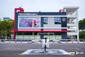 低空快递提速：首个空地协同物流中心日均可处理两千多票快递图片
