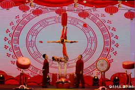 国庆乐拍|济南市杂技团的精彩魔术和杂技图片