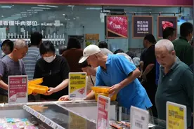 京东七鲜超市上海首店试营业，日均客流量超万人图片