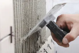 35岁女子做泥瓦工月入十万，高薪背后人员稀缺！专家建议积极引导年轻人入行图片