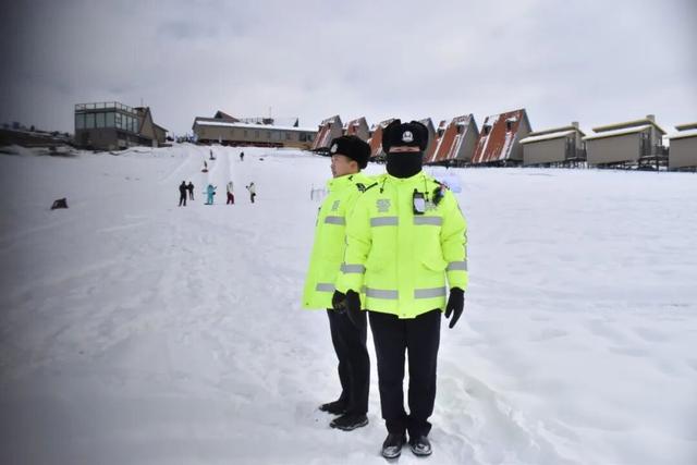 伊垦公安圆满完成第二届冰雪文化旅游活动安保任务