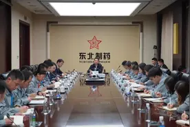 身家600亿富豪老板提议给员工发现金红包，近十年发放现金红包近40亿图片