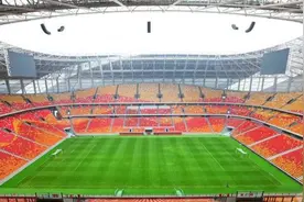 国足世预赛18强赛末战落户重庆，专业球场拉近球迷与球员的距离图片