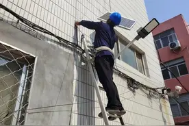 山东移动聊城分公司装维小哥火速抢修，畅通老人联系外界纽带图片