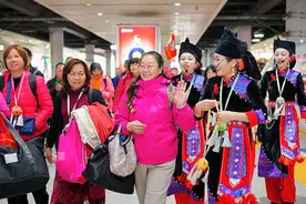 广西推出多趟“三月三”旅游专列图片
