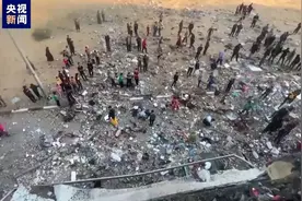 突发！以军空袭居民区，数十人死亡图片