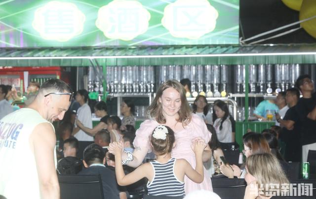 国际范、体验感、文化味！啤酒节老城会场热闹开幕