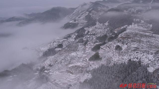 冰雪世界 银装素裹——怀化冬日现雾凇景观绝美如画