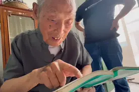 微纪录|郓城101岁老人，挥毫泼墨爱听戏图片