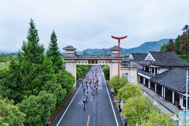 云海为幕，草原为台！11.8-9日，“大美里耶・云端上的骑行”自行车赛邀你共赴精彩