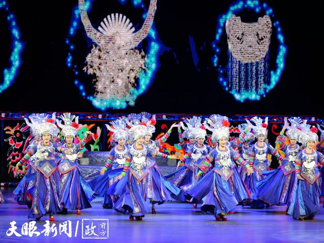 听说宝山南路排起了大巴长队？