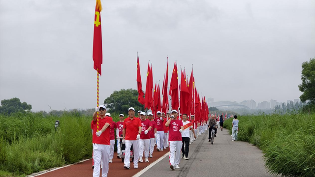 重走红色足迹！“感党恩、听党话、跟党走”穿越包头全民徒步接力赛启动