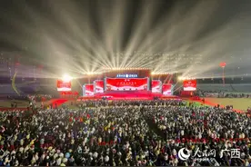 贺州学院举行80周年校庆文艺晚会图片