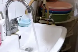 4小时才接1桶水，咋办？愁坏居民俩月的问题终于解决了图片