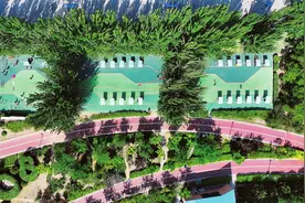 太原市民在汾河景区“健身长廊”运动场休闲健身图片