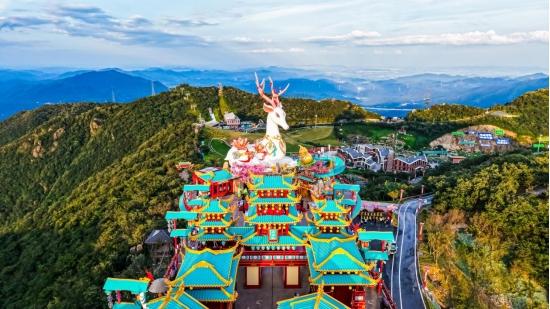 安吉把“修仙世界”搬上1168米云端，仙侠镇以奇幻叙事书写“两山”传奇