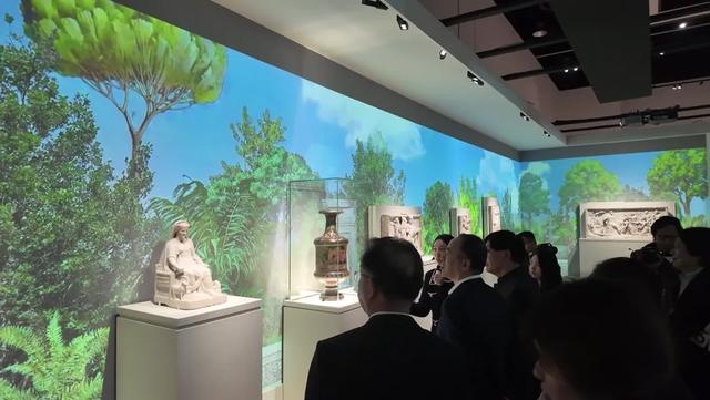 首日人人人！古罗马众神“空降”上海！不出沪看131件稀世珍品！打卡攻略→