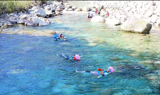 “特种兵旅游”已过气，顶流“窝囊旅游三件套”又怂又爽