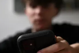 澳大利亚拟立法禁止青少年使用社交平台，马斯克呛声反对图片