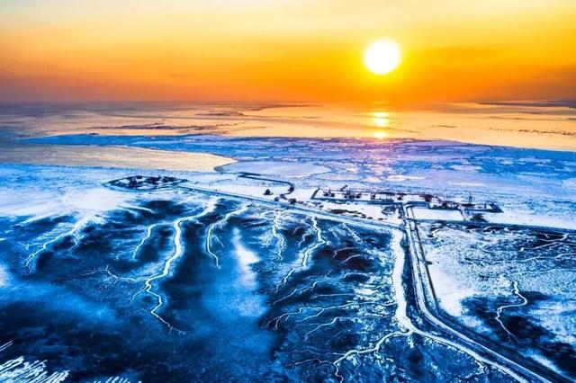 凝冬之境：辽宁冰瀑玉带与冻海蓝冰的限定交响