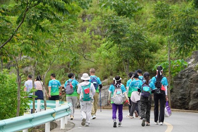 “赛动黔景·徒旅贵州”花江峡谷徒步穿越赛盛大启幕 三百余名徒步爱好者步履丈量“世界第一”的壮美黔景