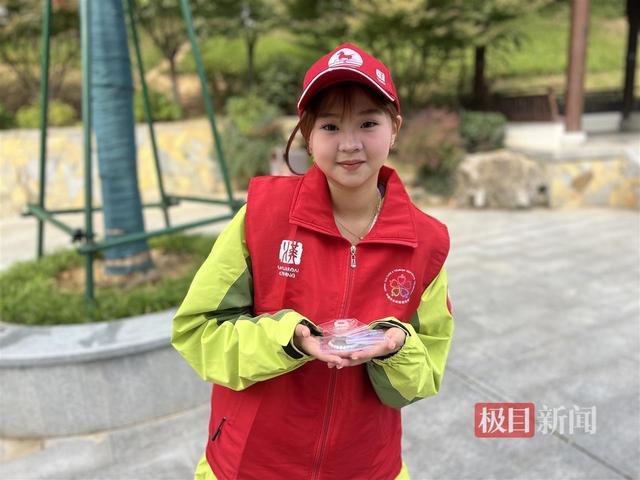 金秋映重阳，志愿暖龟山，武汉文旅志愿者爱心伴老添温情