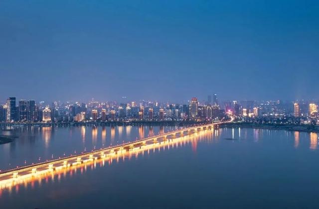 中国最美环线高铁，处处是风景！