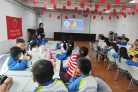 文明乘车，你我“童”行！金门路民政服务站联合三明路社区开展文明交通倡导活动图片