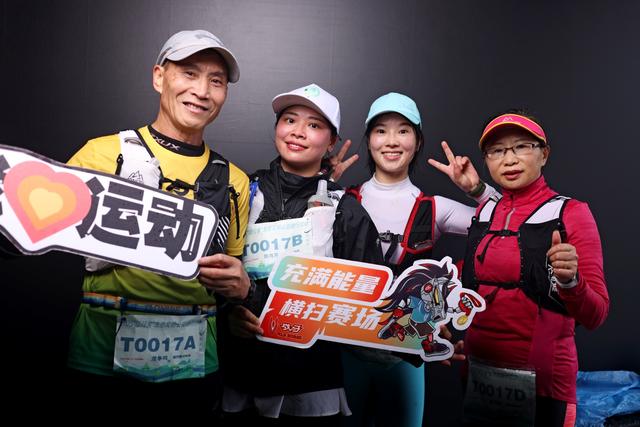 贵阳举行“绿行者”生态文明公益健行 两千市民共绘绿色画卷