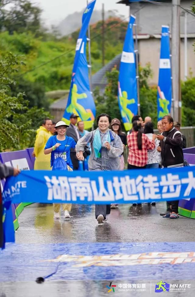 徒步大会与星空音乐会点亮湘西洛塔，八百行者“向野而行”