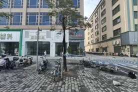 男子拉出一车“废品”，结果被行拘10日！图片