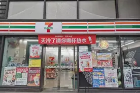 一杯热水，温暖了户外工作者图片