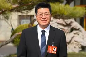 成岳冲委员建言个人破产制度 助创新创业者“再出发”图片