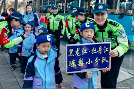 济南交警女子机动队迎来东北“小冻梨”图片