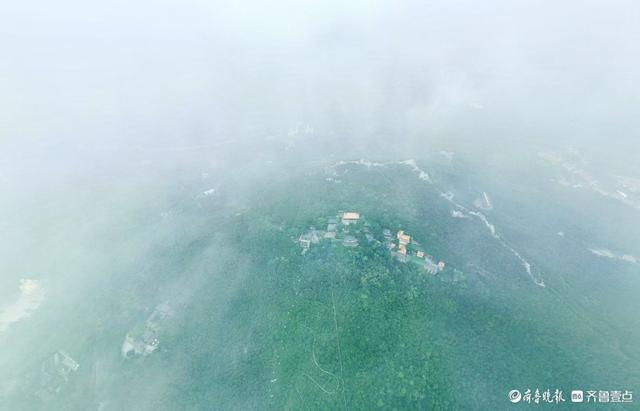 云雾缭绕千佛山