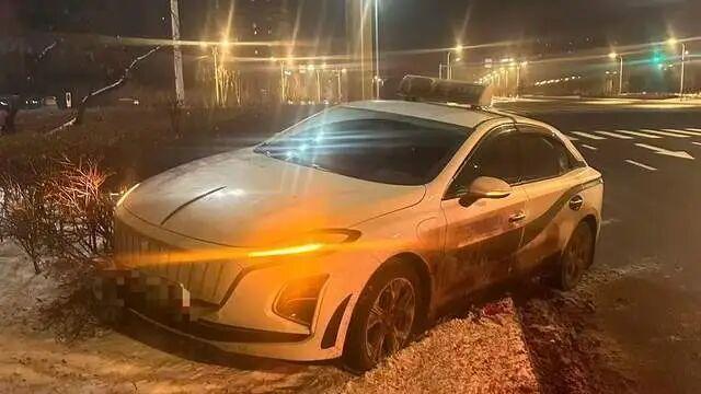 出租车司机遭醉酒乘客殴打致车辆失控 ，司机：不接受调解；律师：已严重危害公共安全，被打司机可追究其刑事责任