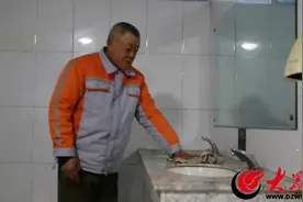 环卫工人风采丨宋学功：手握五尺扫把谱写敬业奉献之歌图片